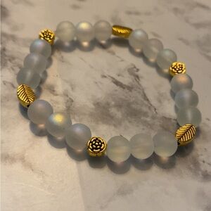 Elegant Gold and White Beaded Bracelet